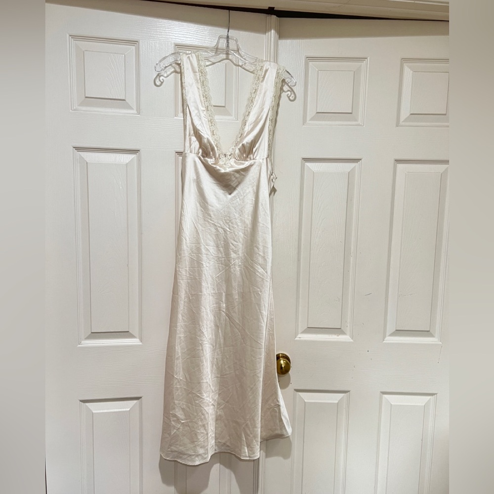 NWOT cream Lace Trimmed Satin Bias Cut Maxi Dress sexy feminine lounge medium